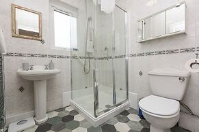 Superior three bedroom house with sea view