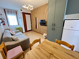 Adorable Modern Studio With Shared Pool