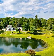 Secluded Estate w/ Guest House, Private Pond, Gym, & Movie Theater Sun