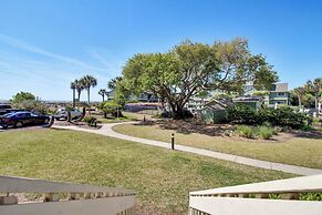 3C Mariners Walk by Avantstay Beach & Pool Access, Enclosed Porch