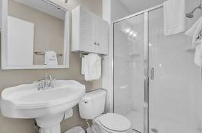 3C Mariners Walk by Avantstay Beach & Pool Access, Enclosed Porch