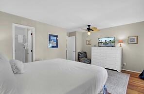 3C Mariners Walk by Avantstay Beach & Pool Access, Enclosed Porch