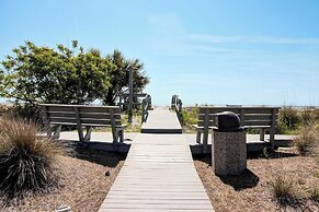 3C Mariners Walk by Avantstay Beach & Pool Access, Enclosed Porch