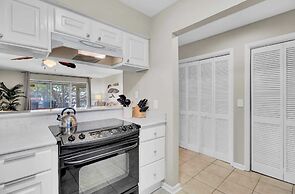 3C Mariners Walk by Avantstay Beach & Pool Access, Enclosed Porch