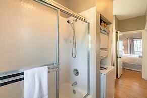 Rock Daisy by Avantstay Condo w/ Private Balcony