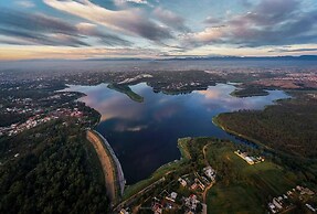 S05 PREMIUM SUITE Full Service WiFi Kitc