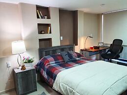 S05 PREMIUM SUITE Full Service WiFi Kitc