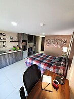 S05 PREMIUM SUITE Full Service WiFi Kitc