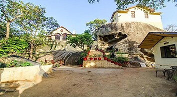 Fabhotel Royal Heritage