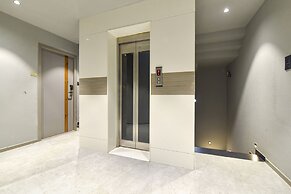 Fabhotel Prime The Grey Circle