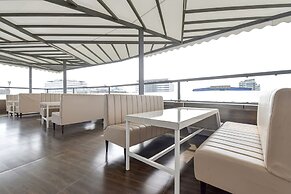 Fabhotel Prime The Grey Circle