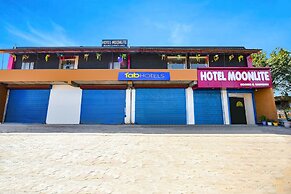 Fabhotel Moon Lite