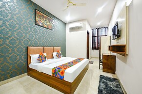 Fabhotel Moon Lite