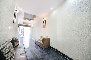 Fabhotel Moon Lite
