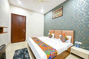 Fabhotel Moon Lite