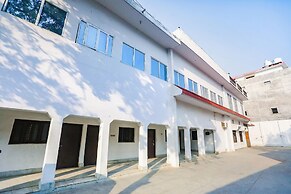 Fabhotel Madhuri Annex