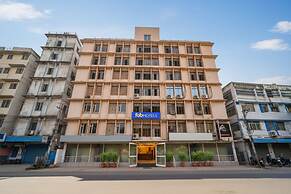 Fabhotel Royal Park Inn