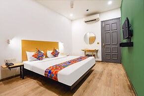 Fabhotel The Luxe Inn