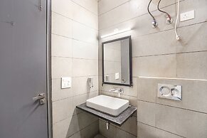 Fabhotel The Luxe Inn