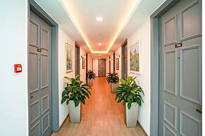 Fabhotel The Luxe Inn