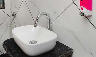 Fabhotel Airport Palace