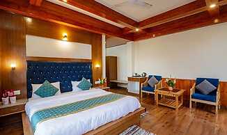 Fabhotel La Kailasha Regency