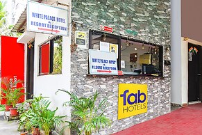 Fabhotel White Palace