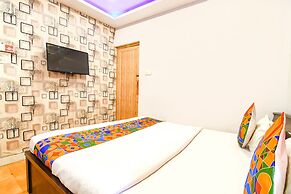 Fabhotel White Palace