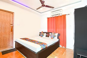 Fabhotel White Palace