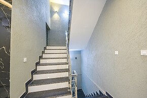 Fabhotel Relax Inn Palace