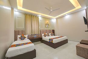 Fabhotel Relax Inn Palace