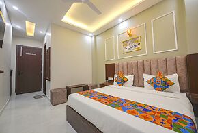 Fabhotel Relax Inn Palace