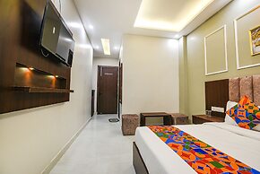 Fabhotel Relax Inn Palace