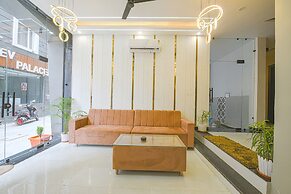 Fabhotel Relax Inn Palace