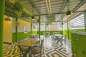 Fabhotel Relax Inn Palace