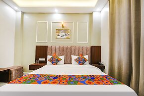 Fabhotel Relax Inn Palace