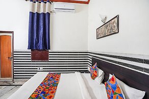 Fabhotel Sarwan