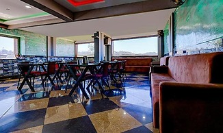 Fabhotel Hill View