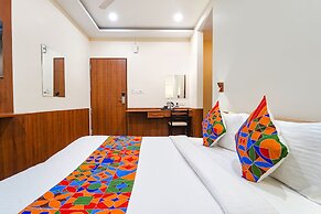 Fabhotel Stayz Inn Us Consulate