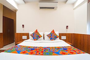 Fabhotel Stayz Inn Us Consulate