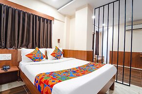 Fabhotel Stayz Inn Us Consulate