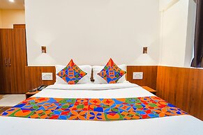 Fabhotel Stayz Inn Us Consulate