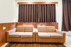 Fabhotel Stayz Inn Us Consulate