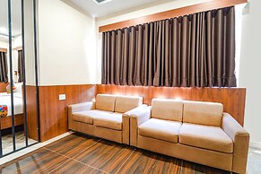 Fabhotel Stayz Inn Us Consulate