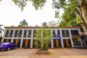 Fabhotel Moonlite Residency