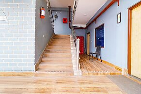 Fabhotel Roadside Inn