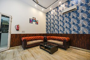 Fabhotel Laxmi Palace