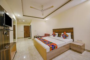 Fabhotel Laxmi Palace