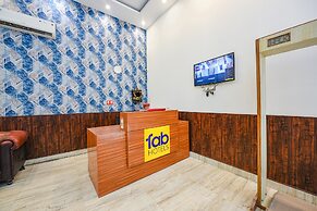 Fabhotel Laxmi Palace