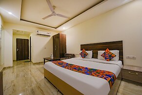 Fabhotel Laxmi Palace